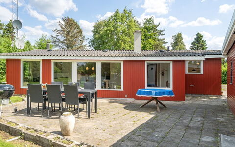 Ilari - 280M from the Sea: Wohngebiet, Dach, Vorort, Auffahrt, Estate, Kamin