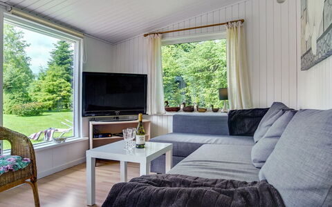 Ilari - 280M from the Sea: Wohngebiet, Dach, Vorort, Auffahrt, Estate, Kamin