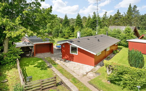 Ilari - 280M from the Sea: Wohngebiet, Dach, Vorort, Auffahrt, Estate, Kamin