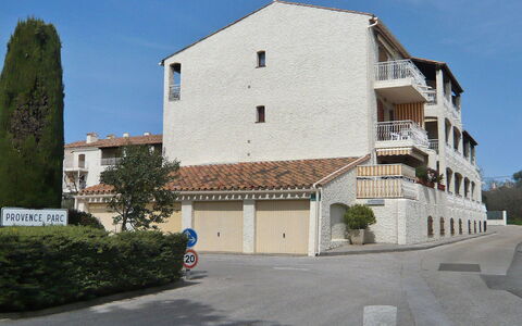 Provence Parc: Pflanze, Himmel, Eigentum, Gebäude, Fenster, Die Architektur, Tür, Baum, Fassade