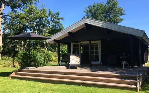 Freyja - 800M from the Sea: Dach, Haus, Zuhause, Hütte, Tür, Abstellgleis, Deck, Veranda, Planke, Hartholz