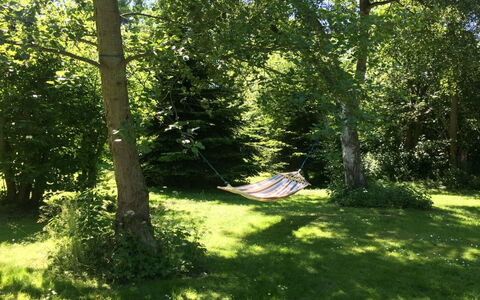 Freyja - 800M from the Sea: Dach, Haus, Zuhause, Hütte, Tür, Abstellgleis, Deck, Veranda, Planke, Hartholz