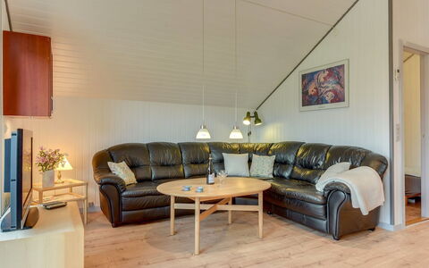 Tican - 400M from the Sea: Holz, Decke, Interior Design, Möbel, Couch, Flooring, Fussboden, Wohnzimmer, Zimmer