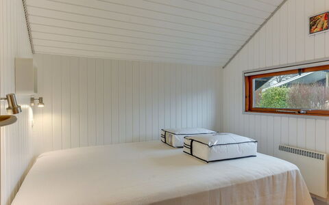 Tican - 400M from the Sea: Interior Design, Flooring, Holz, Decke, Fussboden, Schlafzimmer, Bett, Beleuchtung, Zimmer, Möbel