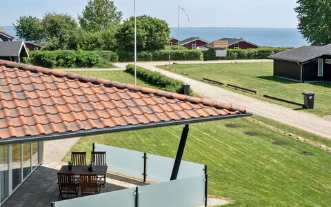 Helena - 250M from the Sea: Dach, Zuhause, Schatten, Hütte, Veranda, Estate, Rasen, Garten, Abstellgleis, Landscaping