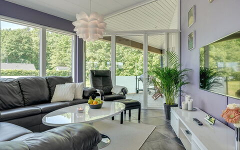 Helena - 250M from the Sea: Möbel, Interior Design, Couch, Flooring, Decke, Wohnzimmer, Fussboden, Beleuchtung, Light Fixture, Tabelle