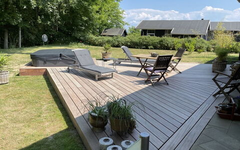 Helena - 250M from the Sea: Pflanzengemeinschaft, Sonnenlicht, Krautige Pflanze, Garten, Plantage, Landwirtschaft, Bauernhof