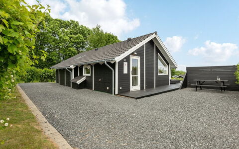 Sulo - 500M from the Sea: Haus, Zuhause, Dach, Wohngebiet, Hütte, Estate, Bauernhaus, Rasen, Landscaping, Abstellgleis