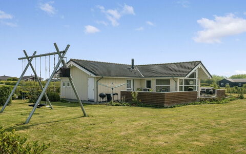 Reimer - 700M from the Sea: Wohngebiet, Dach, Vorort, Auffahrt, Estate, Kamin