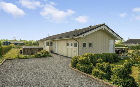 Reimer - 700M from the Sea: Wohngebiet, Dach, Vorort, Auffahrt, Estate, Kamin