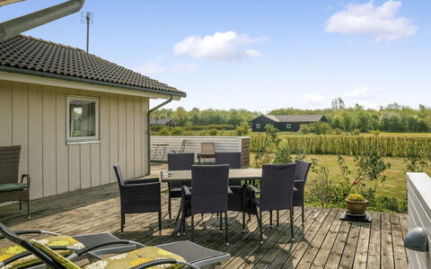 Reimer - 700M from the Sea: Wohngebiet, Dach, Vorort, Auffahrt, Estate, Kamin