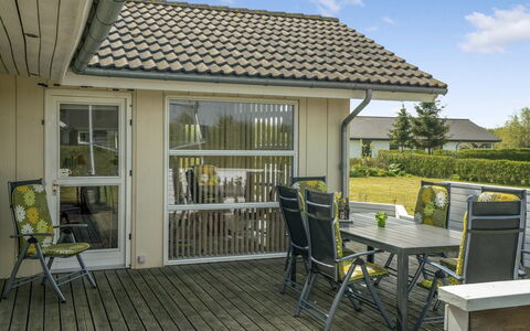 Reimer - 700M from the Sea: Wohngebiet, Dach, Vorort, Auffahrt, Estate, Kamin