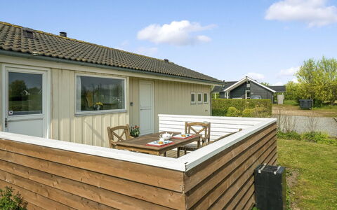 Reimer - 700M from the Sea: Wohngebiet, Dach, Vorort, Auffahrt, Estate, Kamin