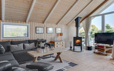 Jarmericus - 300M from the Sea: Holz, Möbel, Interior Design, Decke, Flooring, Zuhause, Wohnzimmer, Fussboden, Zimmer, Holzboden