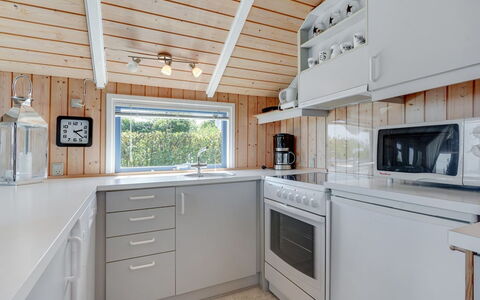 Jarmericus - 300M from the Sea: Holz, Küche, Flooring, Countertop, Decke, Zuhause, Fussboden, Küchengerät, Major Appliance, Holzbeize