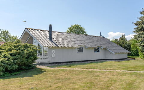 Jarmericus - 300M from the Sea: Gras, Haus, Dach, Hütte, Zuhause, Strauch, Bauernhaus, Grundstueck, Ländliches Gebiet