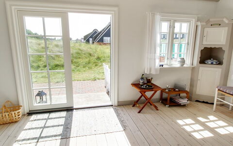 Liselott - 300M from the Sea: Dach, Haus, Zuhause, Hütte, Tür, Abstellgleis, Deck, Veranda, Planke, Hartholz