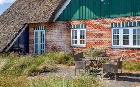 Katerina - 100M from the Sea: Dach, Haus, Zuhause, Hütte, Tür, Abstellgleis, Deck, Veranda, Planke, Hartholz