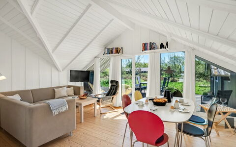 Maxie - 1.2Km from the Sea: Dach, Haus, Zuhause, Hütte, Tür, Abstellgleis, Deck, Veranda, Planke, Hartholz