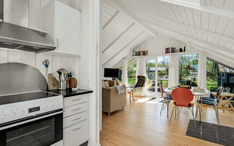 Maxie - 1.2Km from the Sea: Dach, Haus, Zuhause, Hütte, Tür, Abstellgleis, Deck, Veranda, Planke, Hartholz