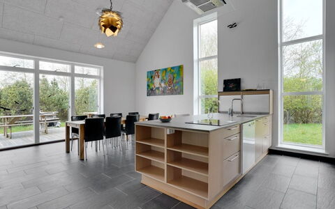 Henrieta - 4Km from the Sea: Flooring, Interior Design, Fussboden, Möbel, Holz, Küche, Countertop, Decke, Holzboden, Zuhause