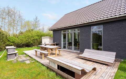 Henrieta - 4Km from the Sea: Zuhause, Hütte, Dach, Abstellgleis, Garten, Rasen, Garten, Veranda, Hinterhof, Landscaping