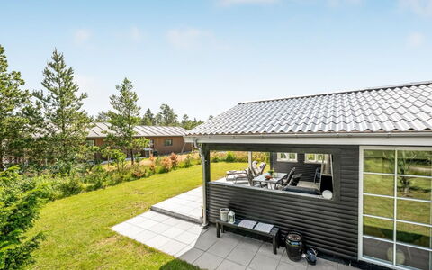Riekje - 2.3Km from the Sea: Dach, Haus, Zuhause, Hütte, Tür, Abstellgleis, Deck, Veranda, Planke, Hartholz