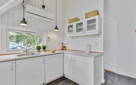 Merta: Flooring, Holz, Interior Design, Küche, Fussboden, Countertop, Decke, Cabinetry, Zimmer, Zapfhahn
