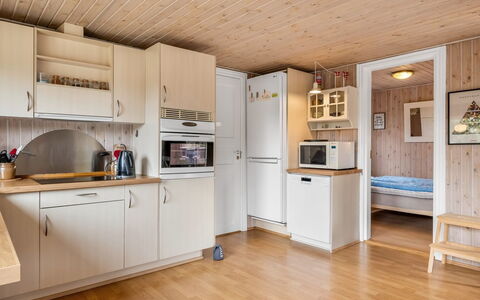 Annakarin - 500M from the Sea: Holz, Möbel, Interior Design, Flooring, Fussboden, Decke, Küche, Zimmer, Cabinetry, Holzboden
