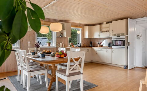 Annakarin - 500M from the Sea: Möbel, Interior Design, Flooring, Holz, Holzboden, Fussboden, Küche & Esszimmer Tisch, Decke, Esszimmer, Stuhl
