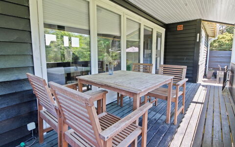 Hannu - 900M from the Sea: Möbel, Holz, Flooring, Fussboden, Holzboden, Veranda, Hartholz, Tabelle, Holzbeize, Deck