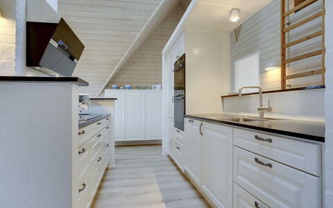 Ege - 200M from the Sea: Flooring, Holz, Interior Design, Küche, Decke, Countertop, Fussboden, Holzboden, Cabinetry, Light Fixture