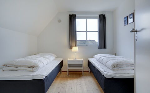 Ege - 200M from the Sea: Bett, Schlafzimmer, Fussboden, Bedding, Bettdecke, Linens, Bettrahmen, Decke, Wohnheim