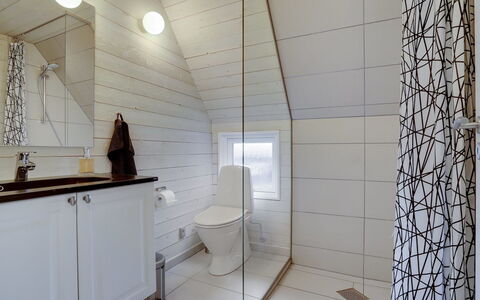 Ege - 200M from the Sea: Flooring, Wand, Interior Design, Armatur, Holz, Fussboden, Decke, Badezimmer, Light Fixture, Die Architektur
