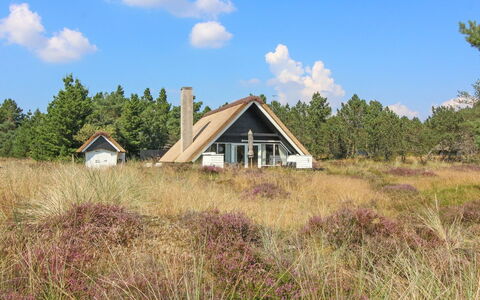 Gerdis - 1.6Km from the Sea: Die Architektur, Dach, Zuhause, Verbundwerkstoff, Daylighting, Abstellgleis, Auffahrt