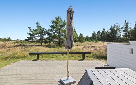 Gerdis - 1.6Km from the Sea: Die Architektur, Dach, Zuhause, Verbundwerkstoff, Daylighting, Abstellgleis, Auffahrt