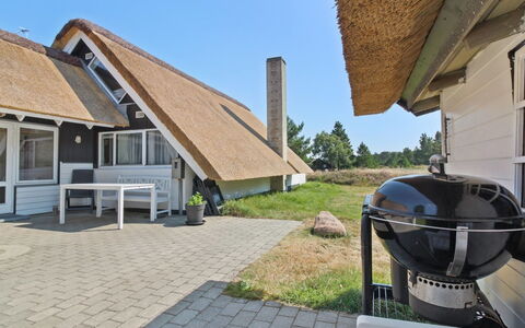 Gerdis - 1.6Km from the Sea: Die Architektur, Dach, Zuhause, Verbundwerkstoff, Daylighting, Abstellgleis, Auffahrt