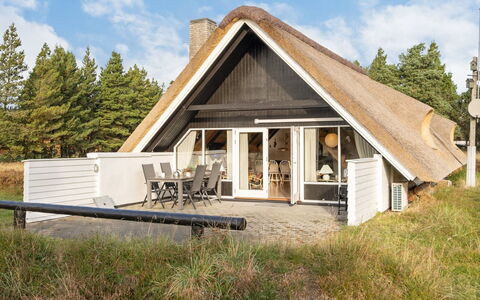 Gerdis - 1.6Km from the Sea: Die Architektur, Dach, Zuhause, Verbundwerkstoff, Daylighting, Abstellgleis, Auffahrt
