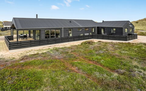 Birger - 300M from the Sea: Strauch, Urban Design, Ground, Backstein, Wohnung, Estate, Mauerwerk, Balkon, Landscaping
