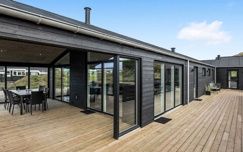Birger - 300M from the Sea: Strauch, Urban Design, Ground, Backstein, Wohnung, Estate, Mauerwerk, Balkon, Landscaping