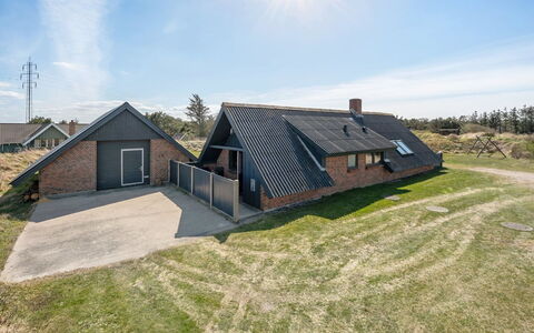 Wulfhild - 800M from the Sea: Pflanzengemeinschaft, Sonnenlicht, Krautige Pflanze, Garten, Plantage, Landwirtschaft, Bauernhof