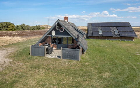 Wulfhild - 800M from the Sea: Pflanzengemeinschaft, Sonnenlicht, Krautige Pflanze, Garten, Plantage, Landwirtschaft, Bauernhof