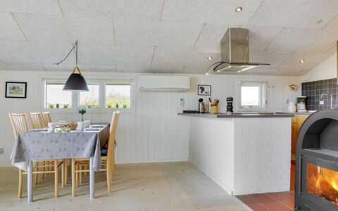 Apolonia - from the Sea: Flooring, Holz, Decke, Fussboden, Interior Design, Light Fixture, Möbel, Zimmer, Küche, Stuhl