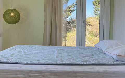 Letta - 800M from the Sea: Schlafzimmer, Bedding, Bett, Bettdecke, Linens, Möbel, Textil, Interior Design, Fussboden, Beleuchtung