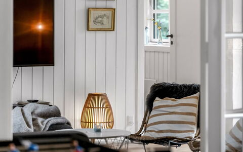 Rohan - 500M from the Sea: Möbel, Interior Design, Holz, Flooring, Fussboden, Beleuchtung, Zuhause, Zimmer, Wohnzimmer, Holzboden