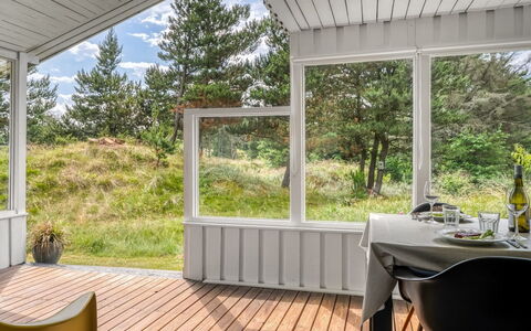 Gloria - 2.5Km from the Sea: Holz, Interior Design, Möbel, Flooring, Fussboden, Zuhause, Decke, Stuhl, Holzboden, Veranda