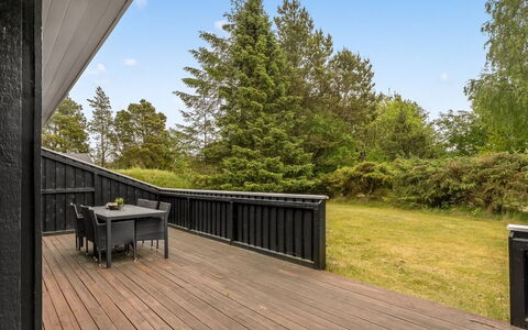 Vlatko - 2.9Km from the Sea: Holz, Hartholz, Planke, Deck, Veranda, Holzbeize, Landscaping, Holzboden, Schatten, Abstellgleis