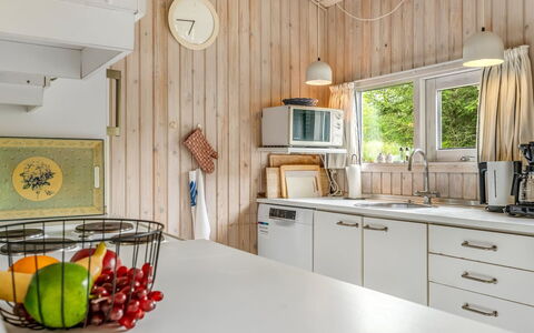Vlatko - 2.9Km from the Sea: Küche, Countertop, Interior Design, Holz, Küchengerät, Möbel, Decke, Flooring, Major Appliance, Cabinetry