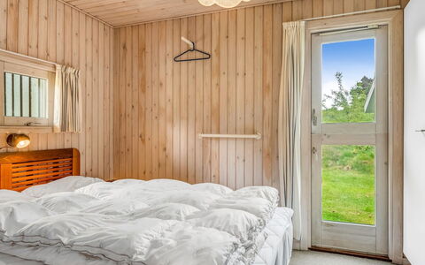 Vlatko - 2.9Km from the Sea: Bett, Schlafzimmer, Möbel, Bettdecke, Interior Design, Bedding, Holz, Fussboden, Flooring, Decke