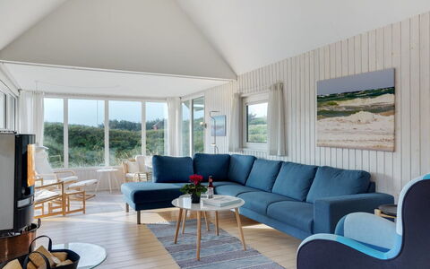 Henric - 100M from the Sea: Haus, Zuhause, Dach, Wohngebiet, Hütte, Estate, Bauernhaus, Rasen, Landscaping, Abstellgleis